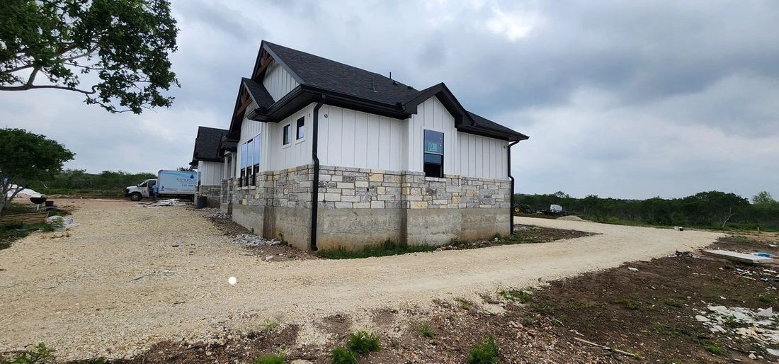 Seamless gutter installation by Guthrie Gutters (project photo 2)