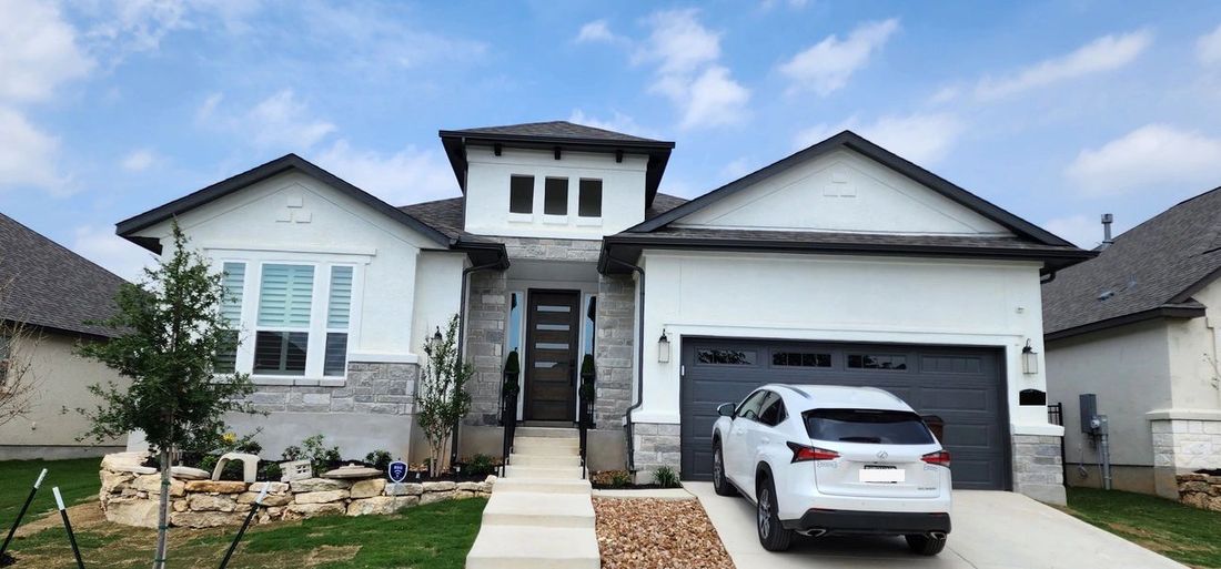 Seamless gutter installation by Guthrie Gutters (project photo 4)