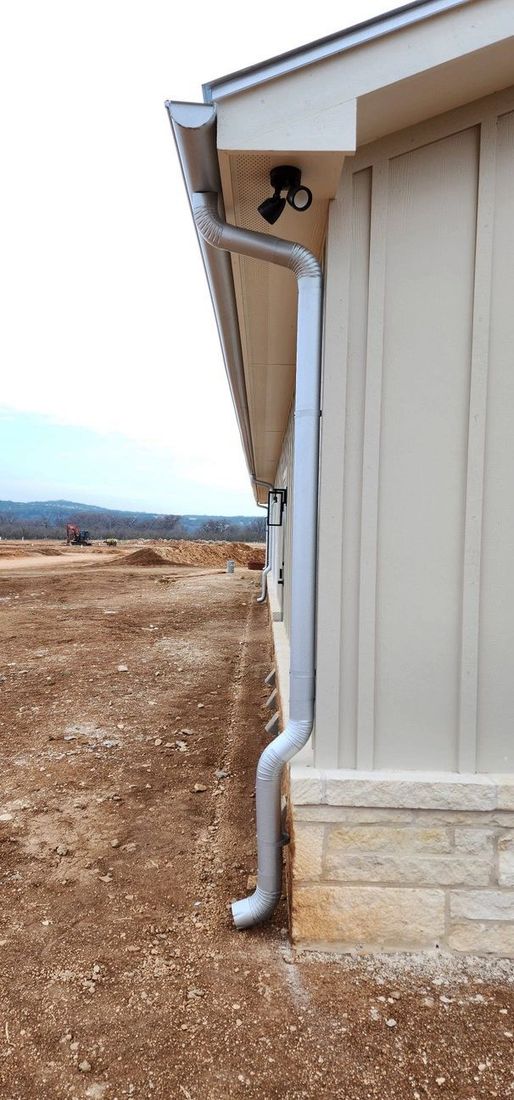 Seamless gutter installation by Guthrie Gutters (project photo 8)