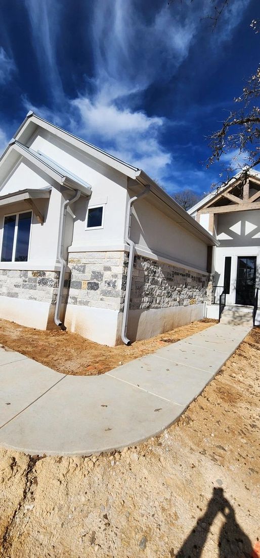 Seamless gutter installation by Guthrie Gutters (project photo 10)