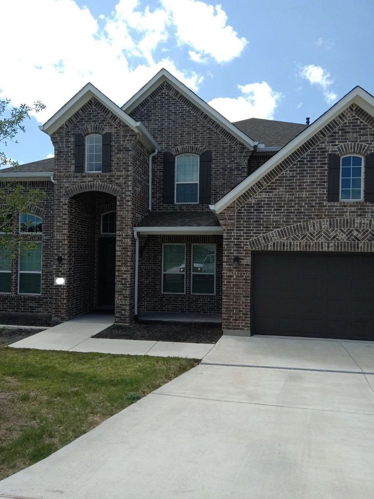Seamless gutter installation by Guthrie Gutters (project photo 27)