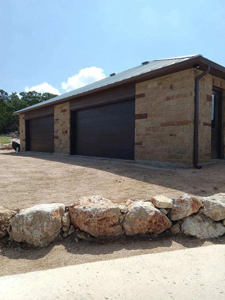 Seamless gutter installation by Guthrie Gutters (project photo 28)
