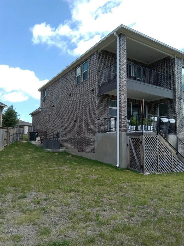 Seamless gutter installation by Guthrie Gutters (project photo 32)